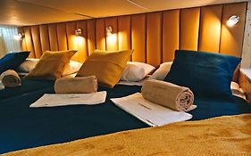 Sleepboat Luxlife Yatch